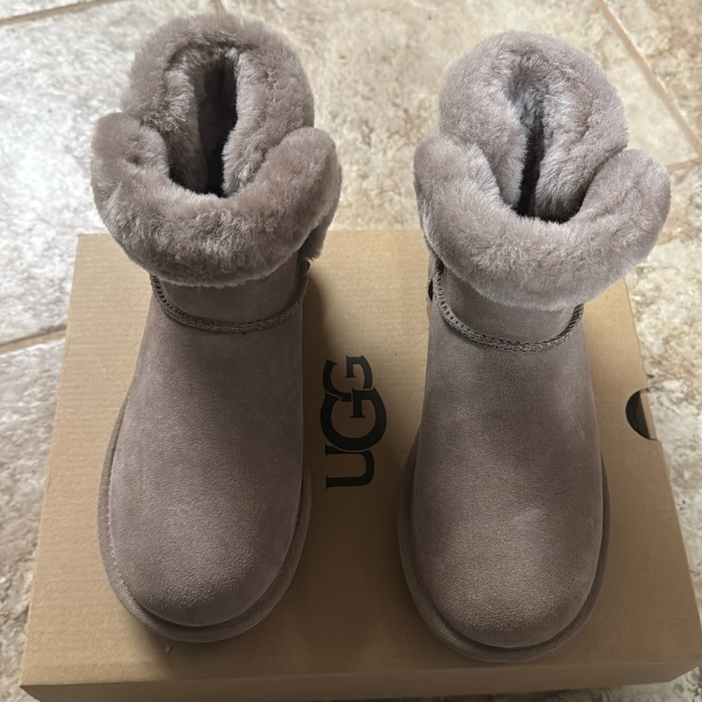 UGG BOOTS